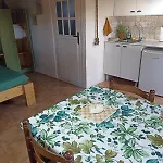 Cabanita De Madera En Mas Coguleras